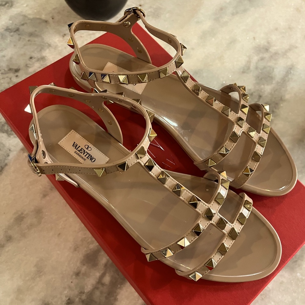 Valentino Rockstud Rubber Sandals, Size 39, Color Poudre